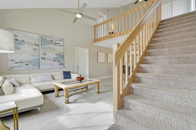 Building Photo - 360 Bella Vista Ct N