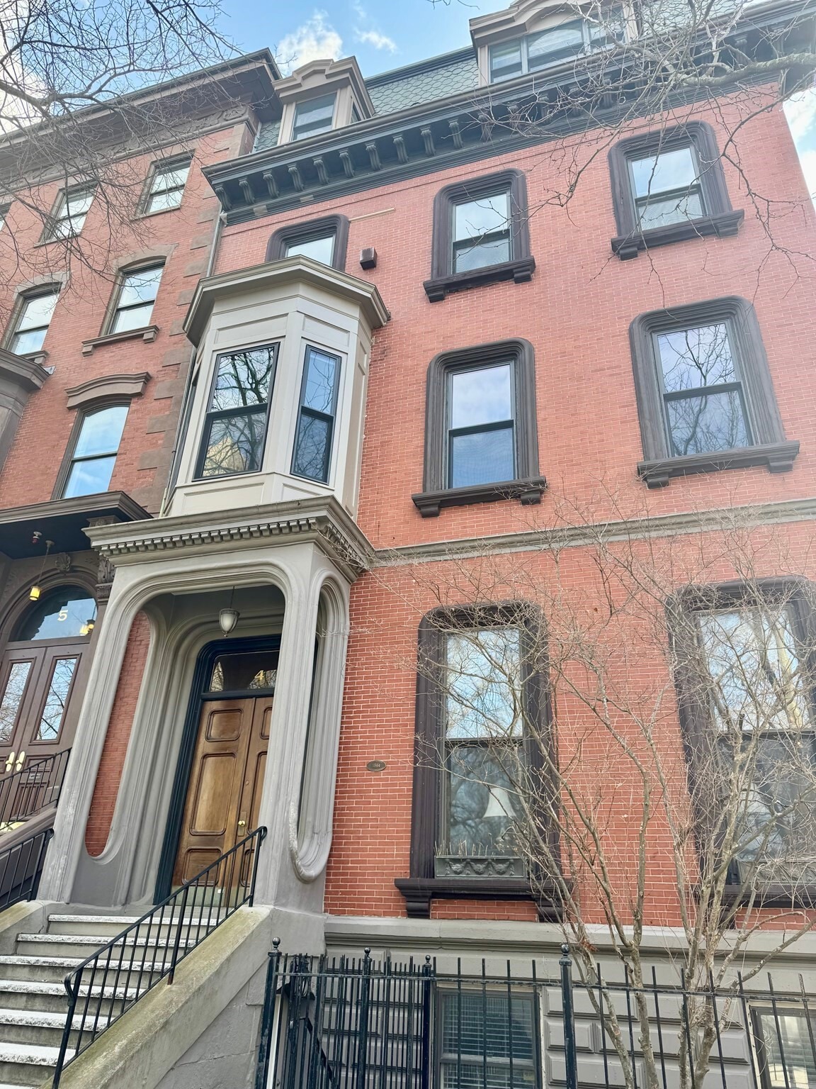 Building Photo - 2 Monument Sq