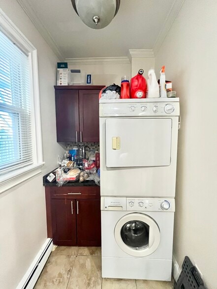 Building Photo - 5 Iroquois St