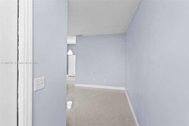 Building Photo - 6910 NW 166th Terrace