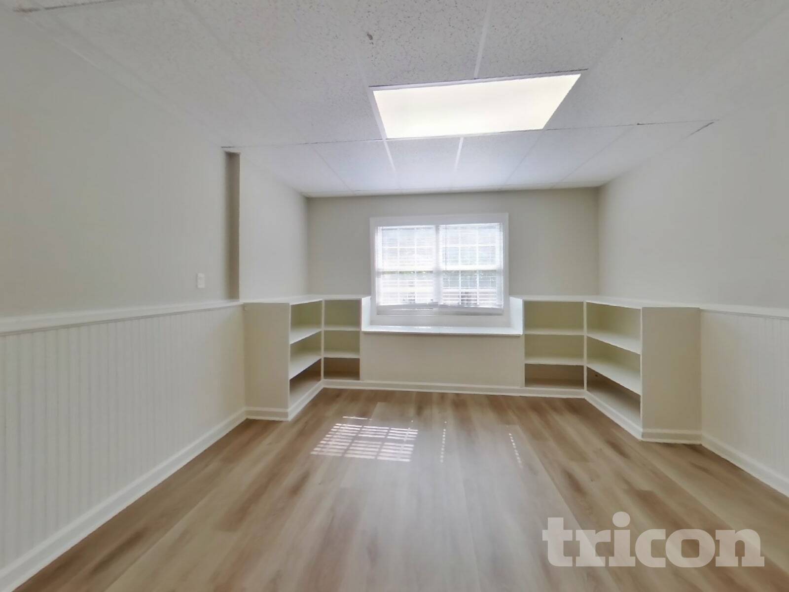 Building Photo - 228 S Red Oak Way