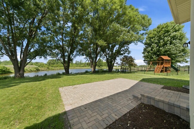 Building Photo - 9165 Buckingham Ct