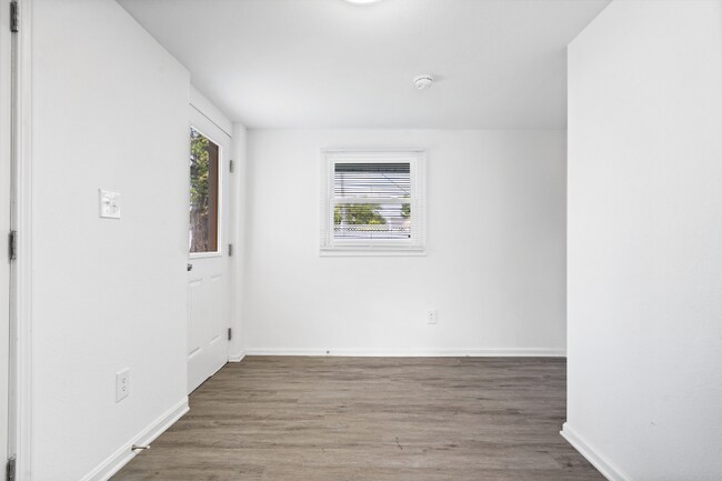 Building Photo - 102 S West St