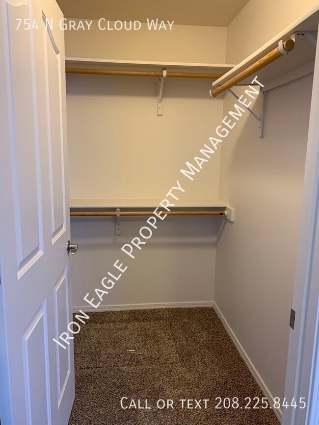 Building Photo - 754 N Gray Cloud Way