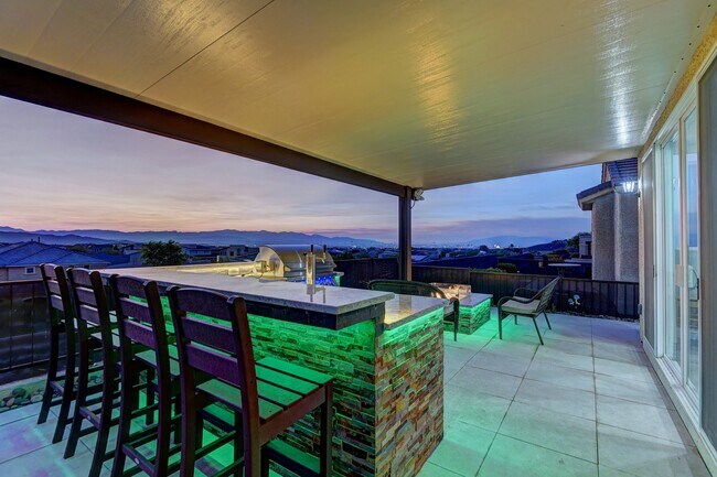 Building Photo - 180 Degree elevated views from a quiet str...