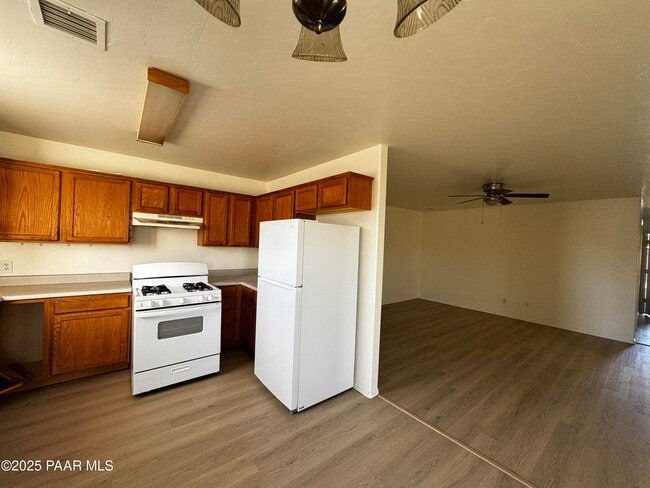 Building Photo - 3335 N Yavapai Ct