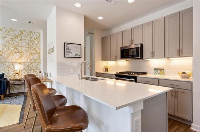 Building Photo - 6800 Menchaca Rd