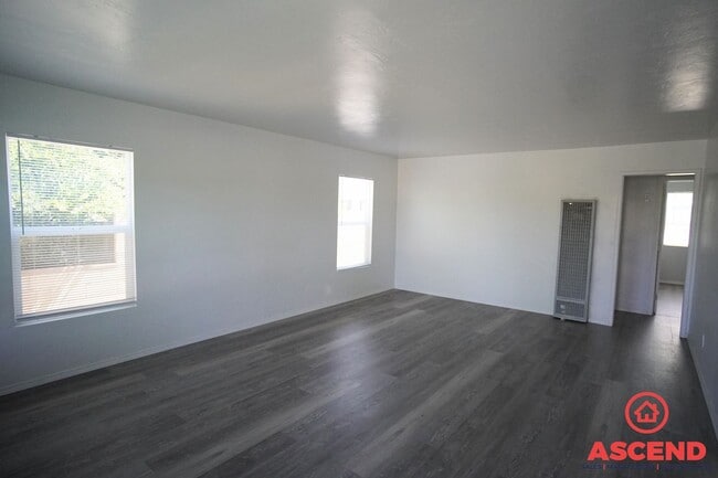 Building Photo - Charming Remodeled Home in Benton Park!