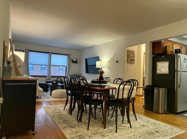 2 bedroom dining area - Lexington Court