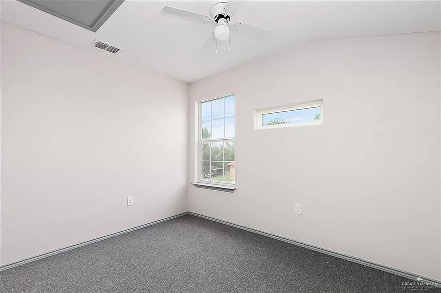 2nd floor front bdrm - 2809 Melanie Dr