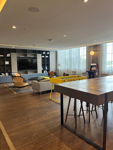 Building Photo - 275 NW 26th St