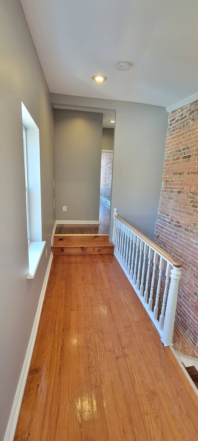 Building Photo - 926 S Hanover St