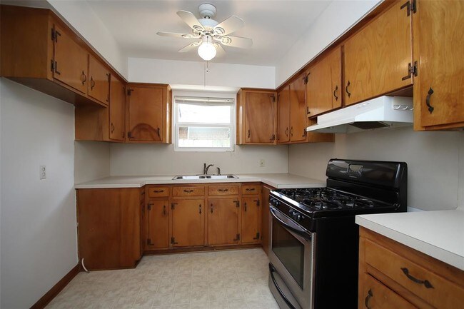 Building Photo - 5036 De Milo Dr