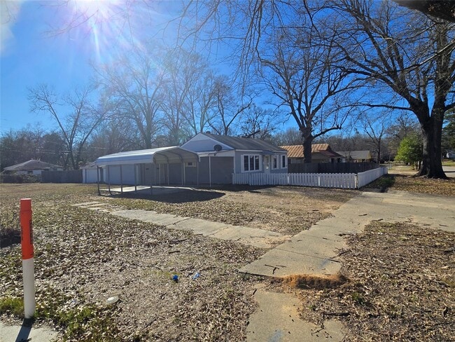 Building Photo - 1711 W 17th St