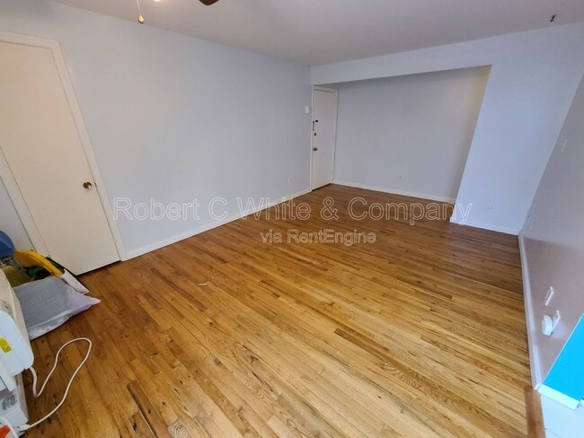 Building Photo - 1622 Farmington Ave