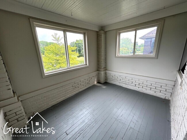 Building Photo - 2531 Pingree St
