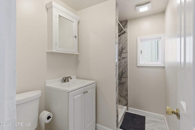 Building Photo - 206 16th Ave