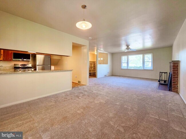 Building Photo - 7511 Elgar St