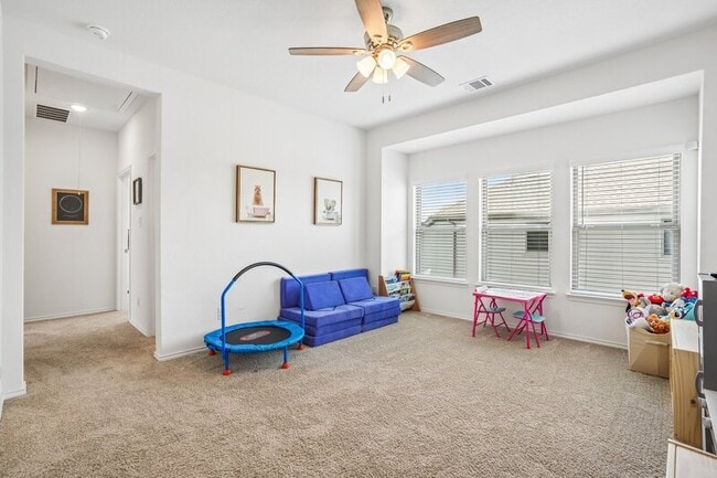 Building Photo - 5050 Park Cpe