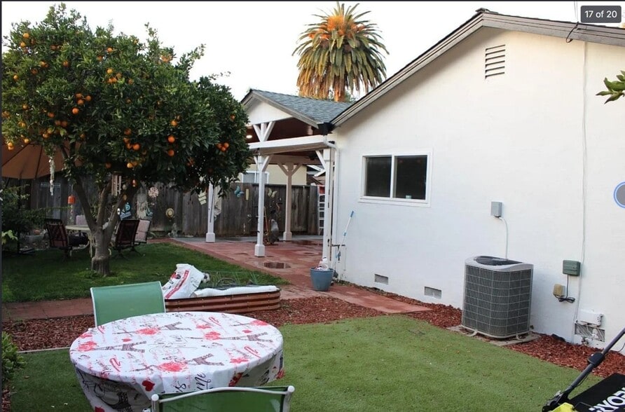 Building Photo - 118 Azucar Ave