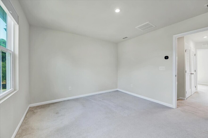 Building Photo - 5941 River Landing Dr