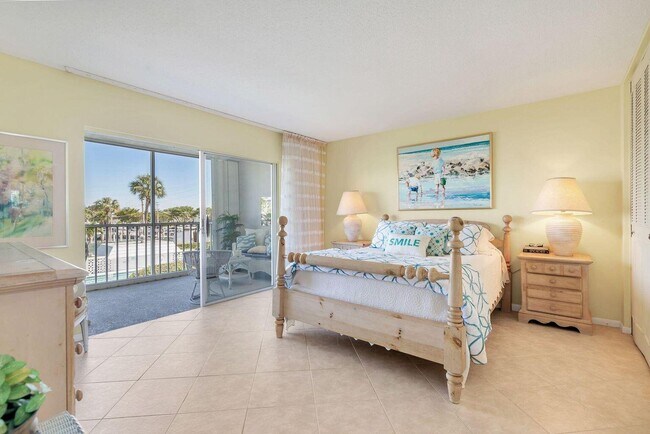 Building Photo - 907 Marina Dr