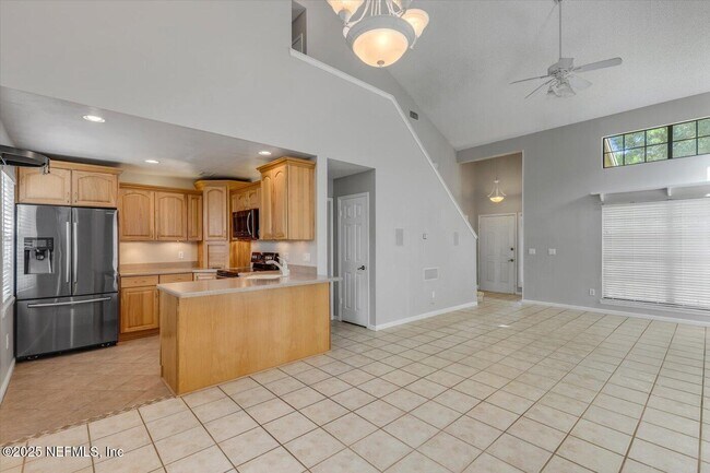 Building Photo - 8050 Toulon Ct