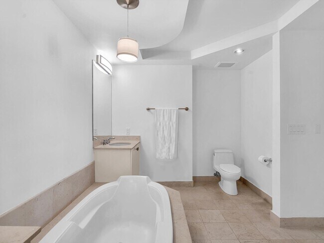 Building Photo - 801 S Olive Ave