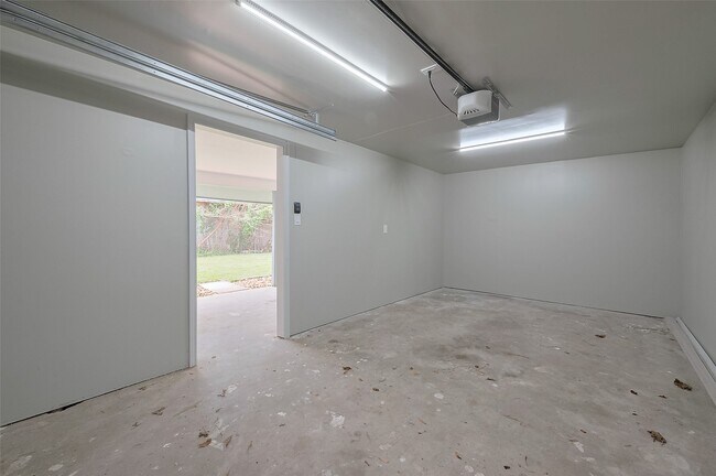 Building Photo - 4111 Beggs St