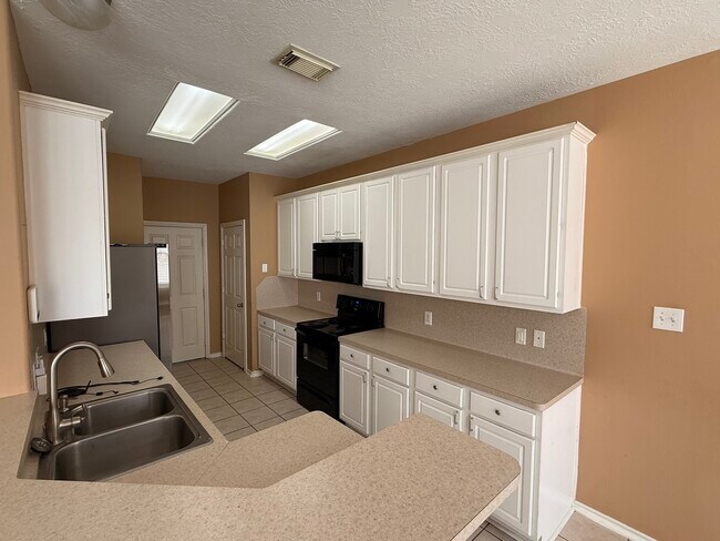 Building Photo - 14311 Mirkwood Ln