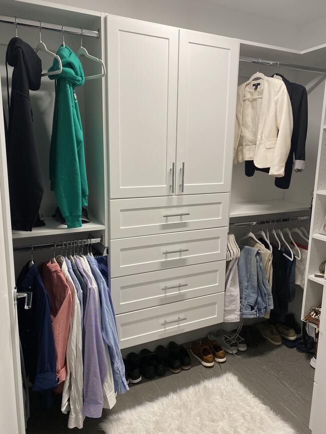 Master bedroom walk in closet - 30 Melrose Ter