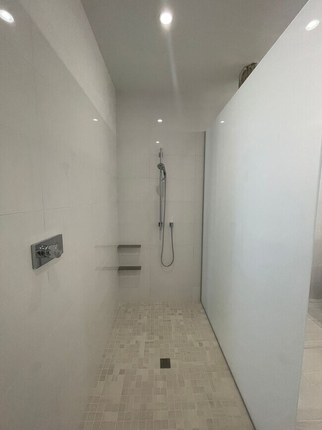 Building Photo - Historic Charm, Modern Luxury, 1 bedroom c...