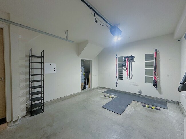 Building Photo - 3817 S Angeline St