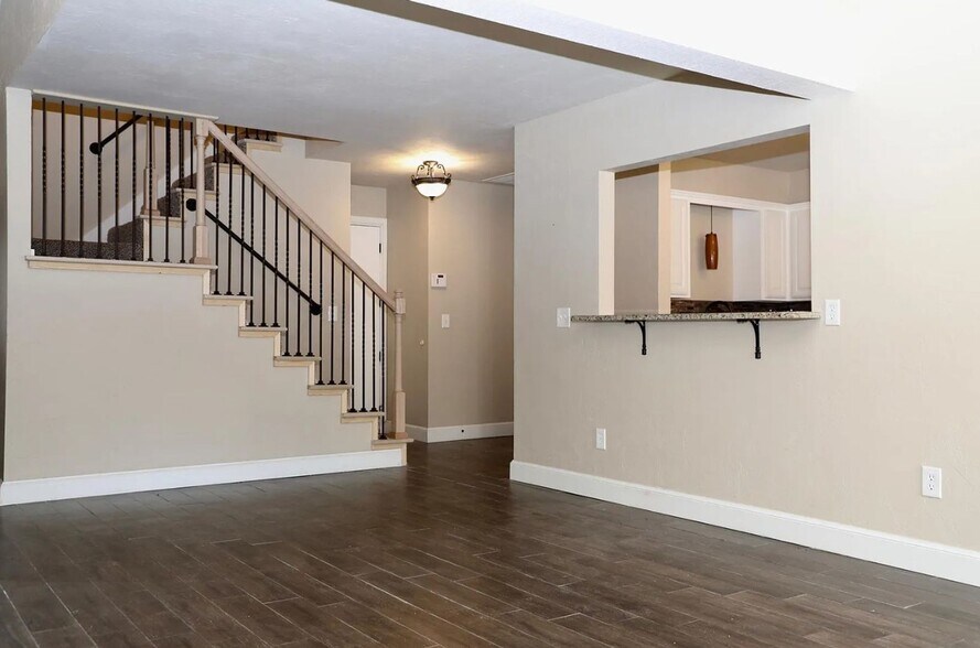 Building Photo - 5805 Hefner Village Ct