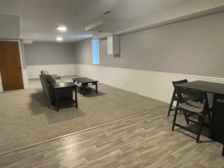 Building Photo - 5832 Ell Ct