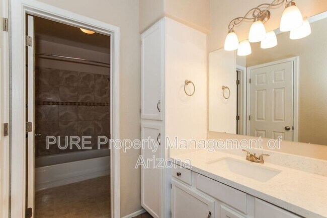 Building Photo - 1825 W Ray Rd