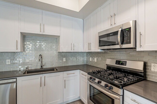 Building Photo - 7300 E Earll Dr