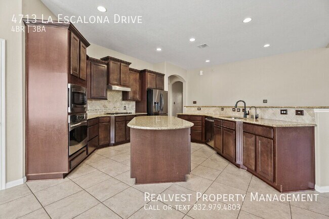 Building Photo - 4713 La Escalona Dr