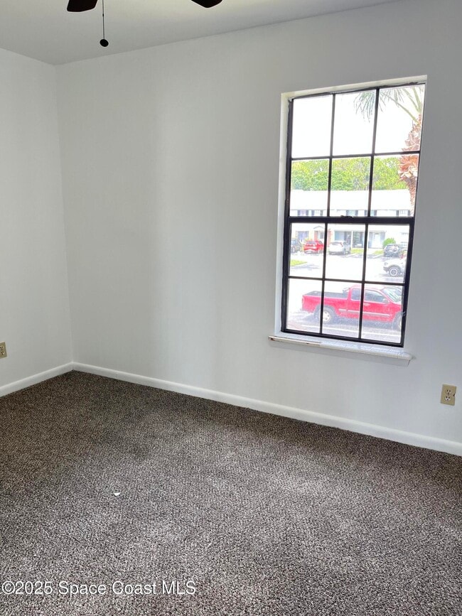 Building Photo - 2116 Manor Dr NE