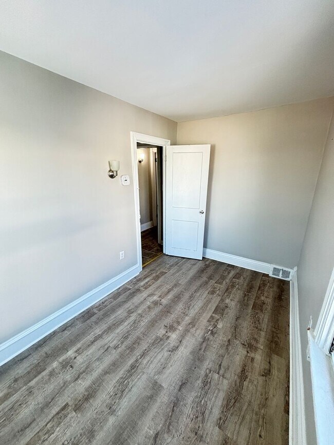 Building Photo - charming semi-detached Allentown home