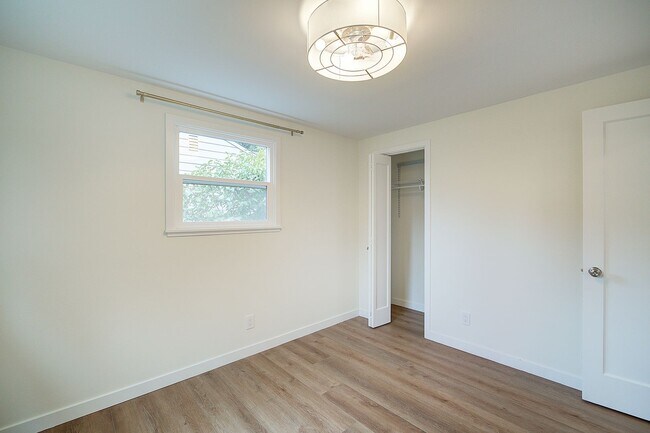 Building Photo - 3bd/1.5ba Seattle House