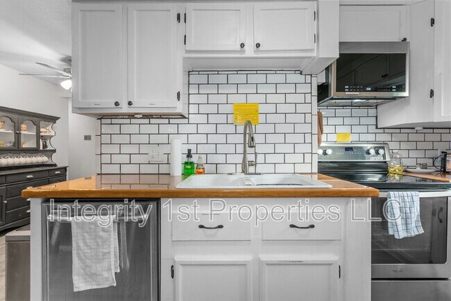 Building Photo - 11221 W 59th Terrace