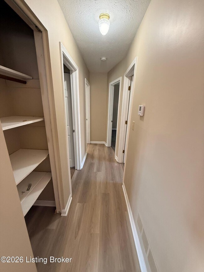 Building Photo - 8401 Cloverport Dr