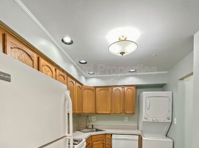 Building Photo - 479 Moores Mill Rd