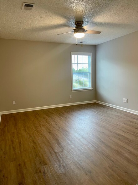 Building Photo - 105 Heber Trail