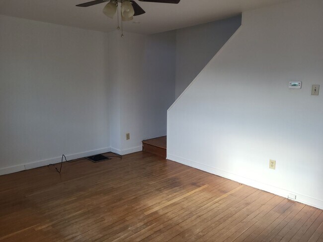 Building Photo - Two bedroom one bath in Dravosburg! Available now!