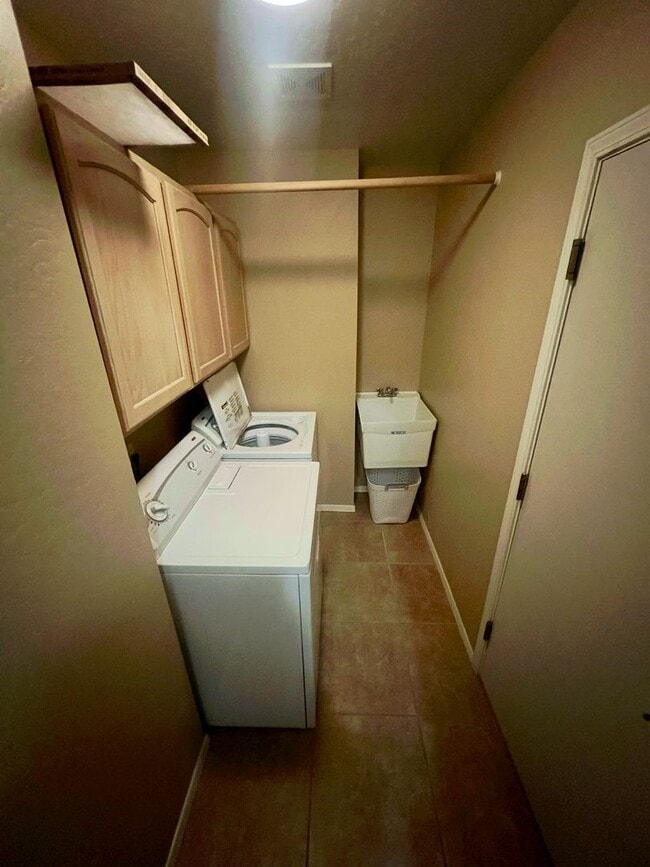 Building Photo - Unfurnished, 1-year long-term rental