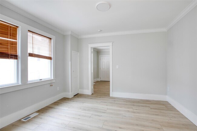Building Photo - 26 N Eckar St