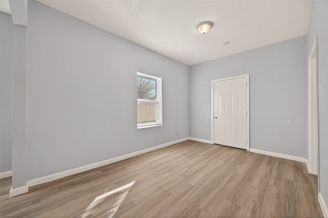 Building Photo - 8211 Parnell St