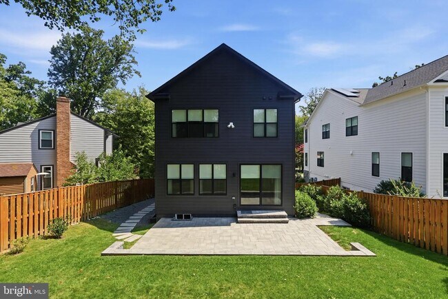 Building Photo - 6845 Churchill Rd